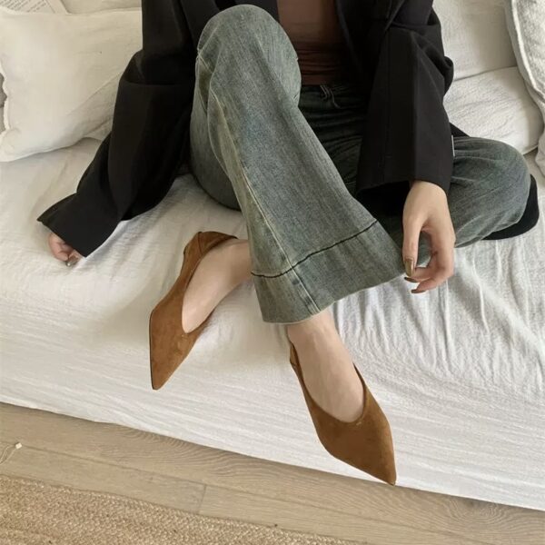 Retro suede pointed-toe low-heel flat shoes