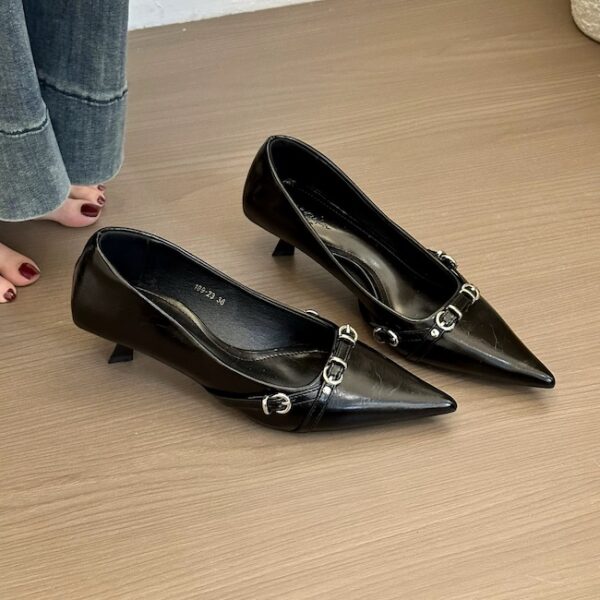 Multi-color metal buckle pointed-toe stiletto heels Retro-modern commuter pumps with shallow toe box and mid-heel