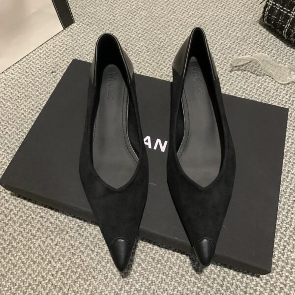 French elegant pointed toe mid-heel high heels
