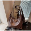 Minimalist, Fashionable Vintage Soft-Pack Shoulder Bag