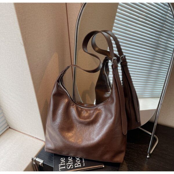 Minimalist, Fashionable Vintage Soft-Pack Shoulder Bag