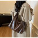 Minimalist, Fashionable Vintage Soft-Pack Shoulder Bag