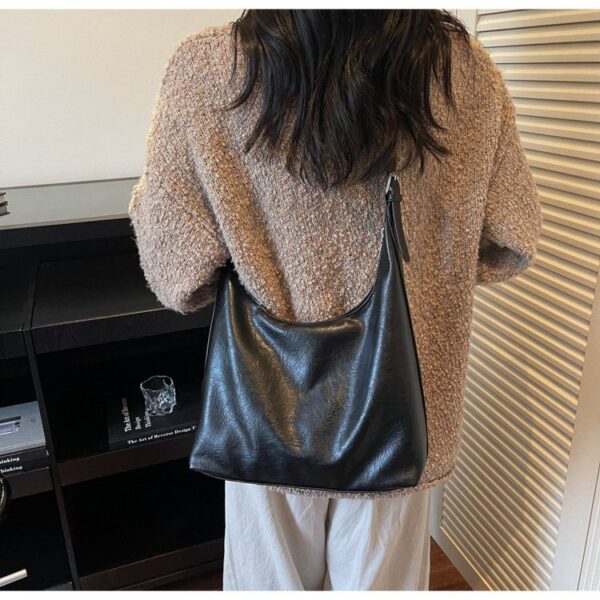 Minimalist, Fashionable Vintage Soft-Pack Shoulder Bag