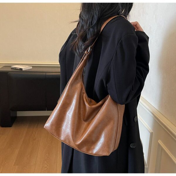Minimalist, Fashionable Vintage Soft-Pack Shoulder Bag