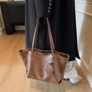 Stylish and versatile retro-inspired large-capacity shoulder bag