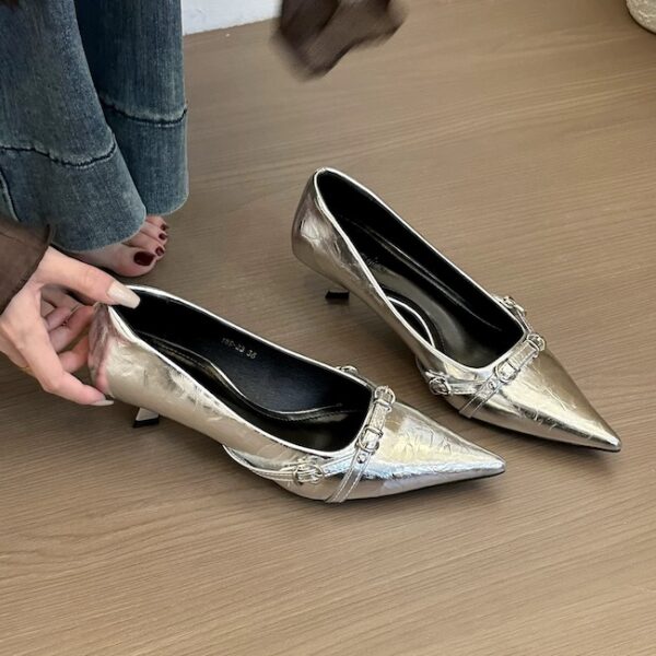 Multi-color metal buckle pointed-toe stiletto heels Retro-modern commuter pumps with shallow toe box and mid-heel