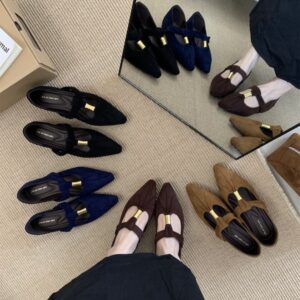 Retro-chic pointed-toe flat shoes with metallic trim