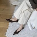 Retro suede pointed-toe low-heel flat shoes