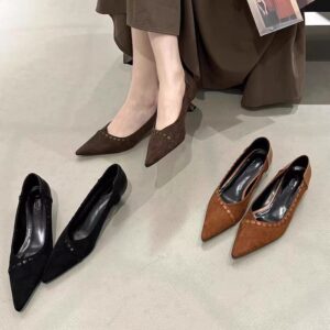 French-style pointed-toe suede mid-heel pumps