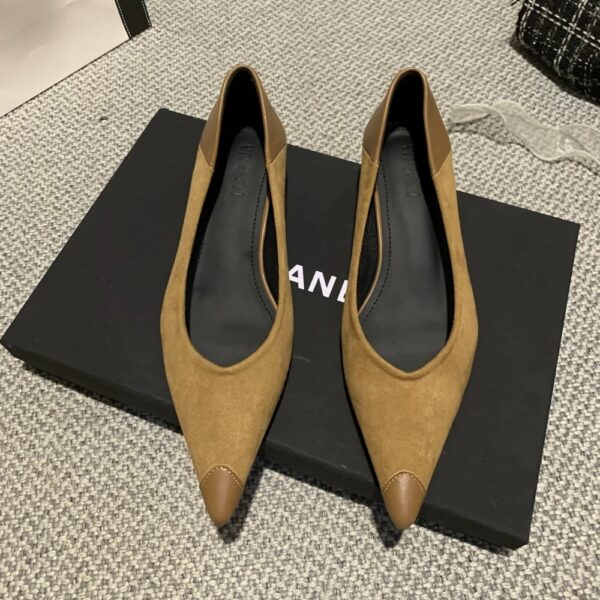 French elegant pointed toe mid-heel high heels