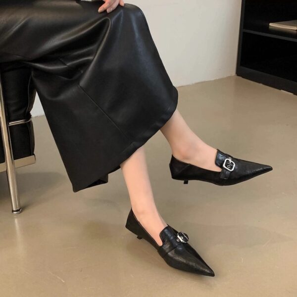 Multi-color pointed-toe metal buckle flats Retro-inspired low-cut pumps for everyday wear