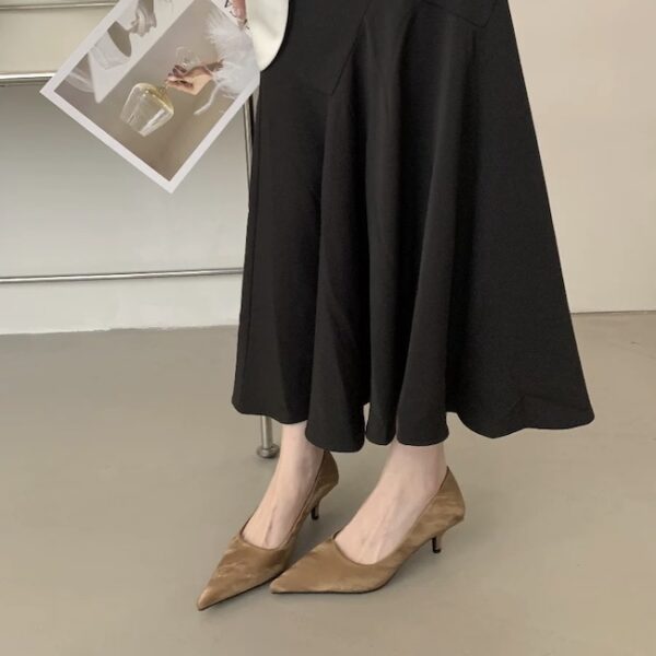Multi-Color Velvet Pointed-Toe Low-Heel Pumps Retro Elegant Commuter Pumps for Women